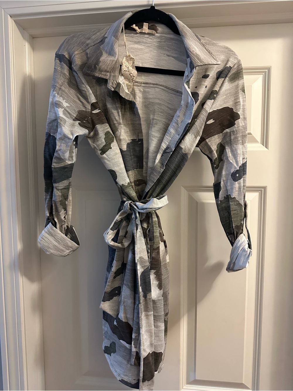 Mystree Heather Gray Casual Top with Subtle Tag Detail - Picture 1 of 4